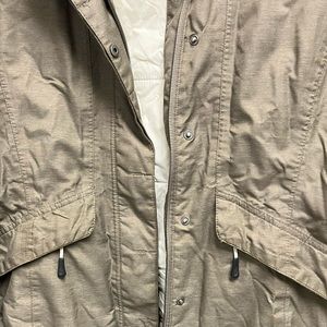 Size small olive/brown northface fall/spring jacket.